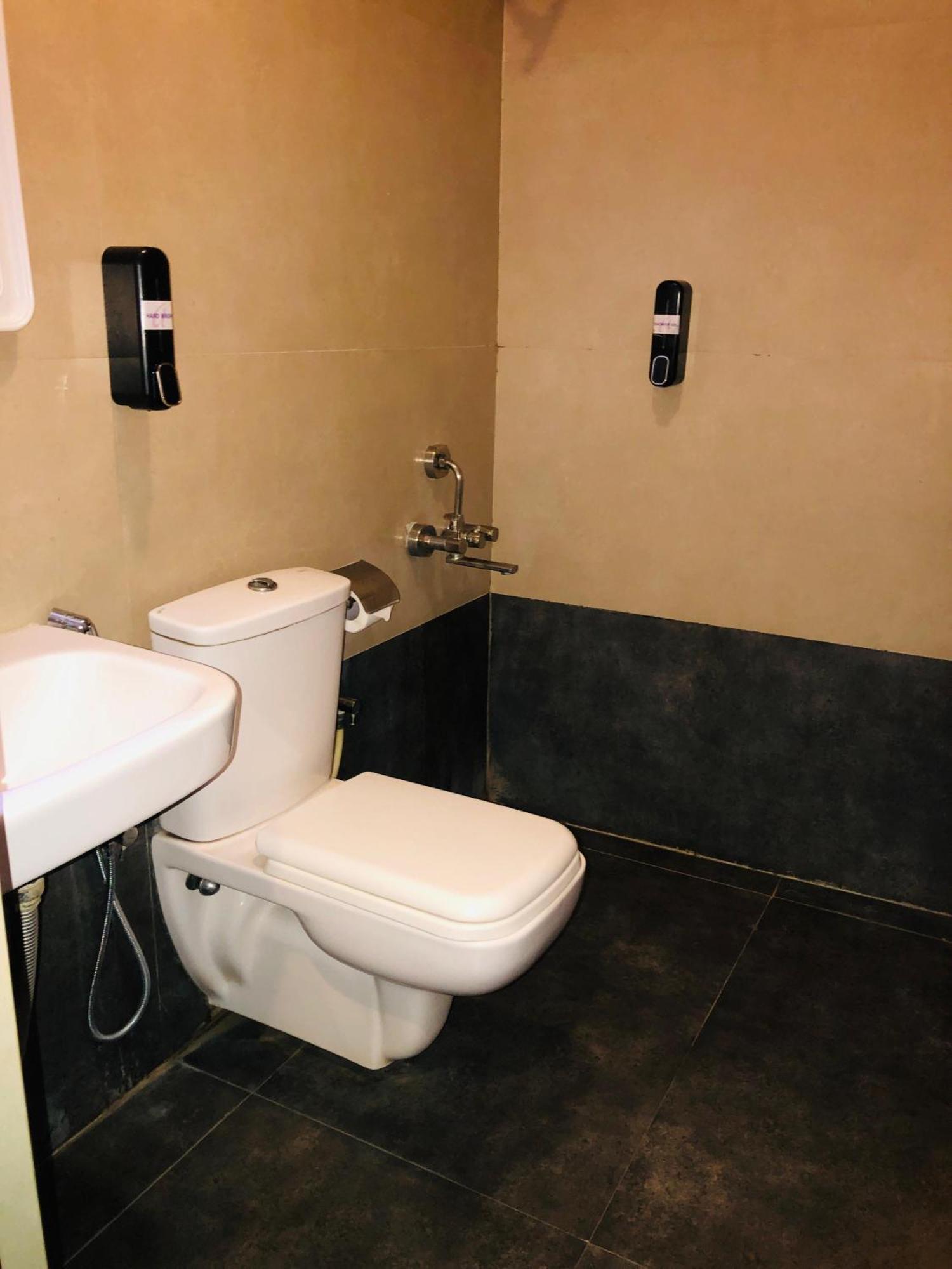 Astra Hotels & Suites - Hsr Layout Sector 1, Near Ecospace Bellandur Bangalore Exterior foto